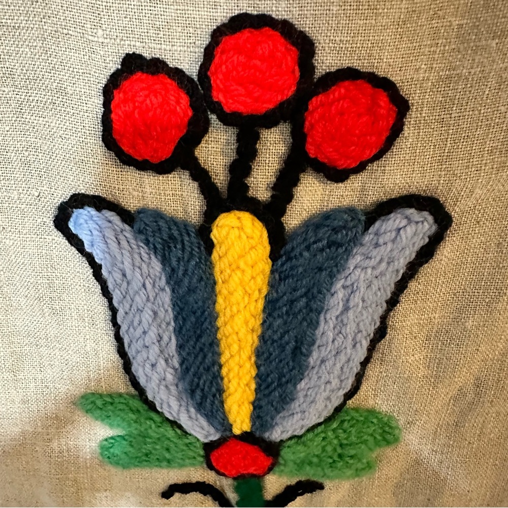 Gorgeous vintage handmade yarn art wall hanging - Picture 2 of 7